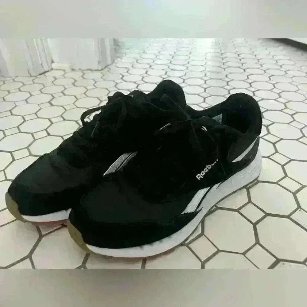Retro style Reebok sneakers size 8.5 black and white